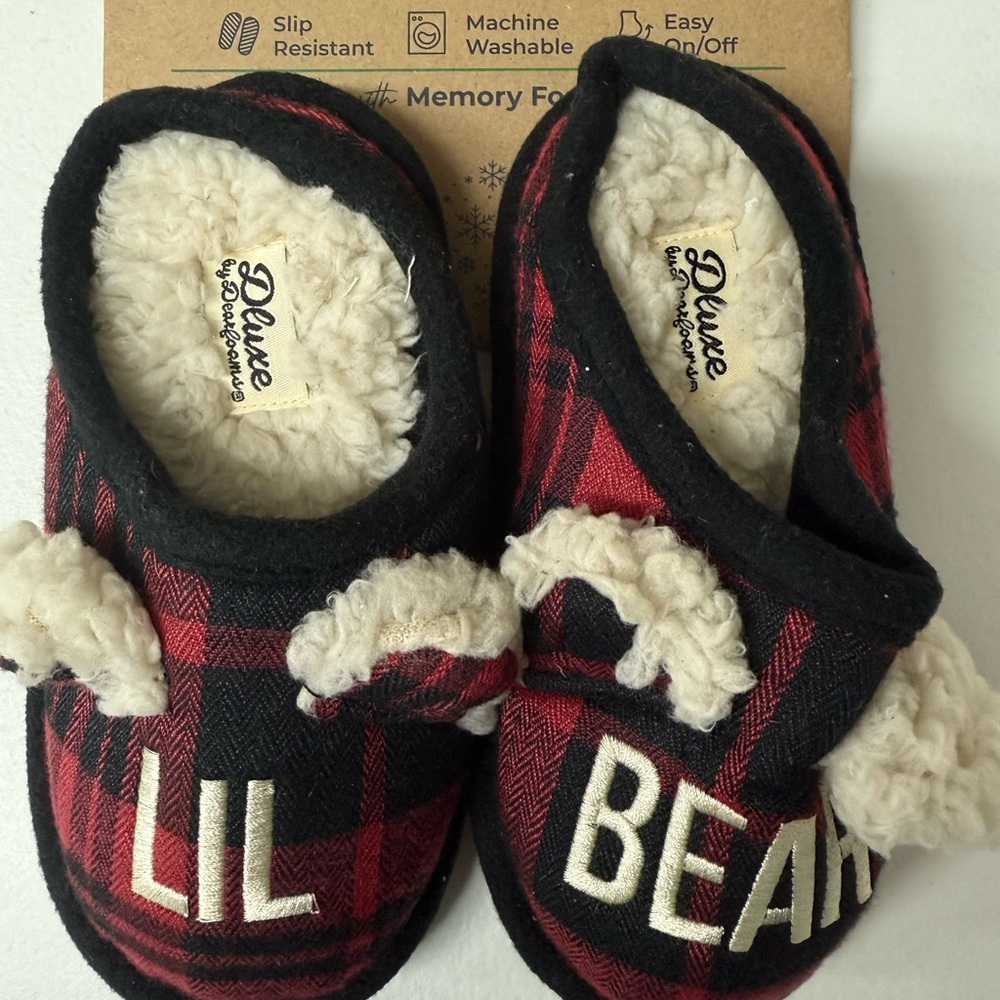 Kids “Lil Bear” Dluxe by Dearfoams ~ Plaid Slippers - Red and Black, NWT